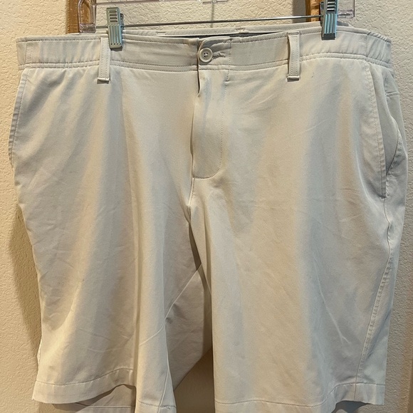 Under Armour Tan Flat Front Shorts Classic Design - Picture 1 of 3